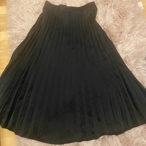 Black skirt - Picture 1 of 2